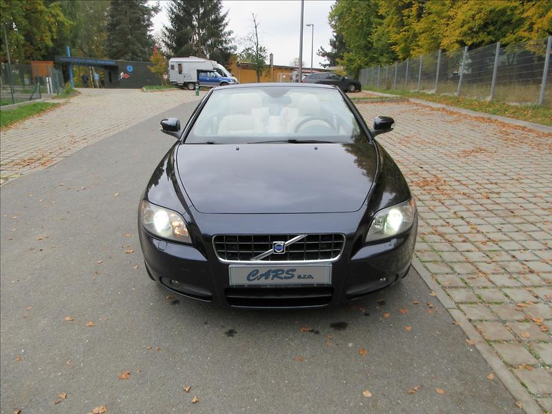 Volvo C70 2,0 D, Navi, Kůže, Xenon - fotka 4 z 28