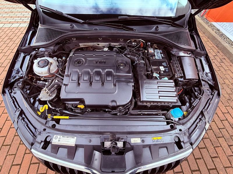 Škoda Octavia 2.0 TDI Style, ČR, Serviska - fotka 28 z 29
