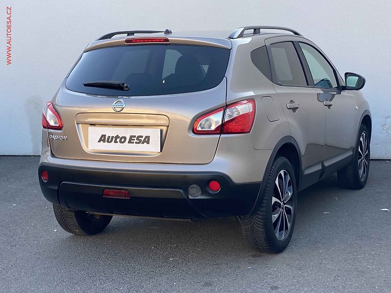 Nissan Qashqai (2013) 1.6 16V, I-Way, panor - fotka 4 z 17