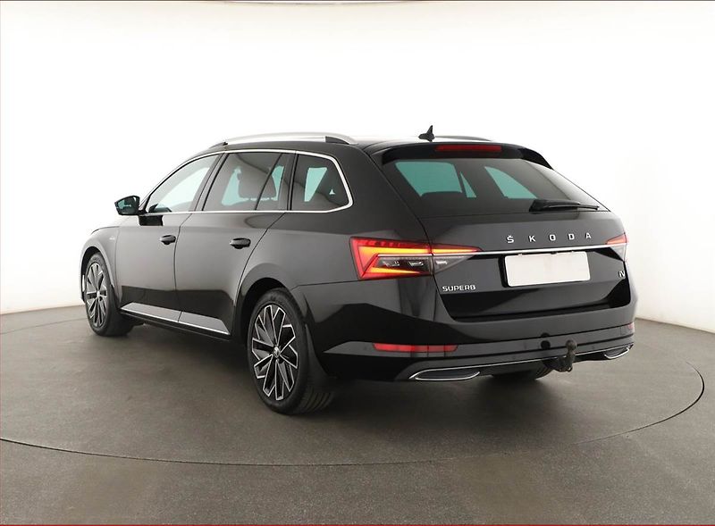 Škoda Superb (2022) Laurin&Klement iV 1.4 TSI PHEV - fotka 4 z 23