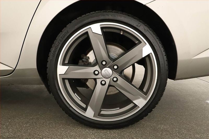 Škoda Superb (2015) 2.0 TDI, Automat, Navi - fotka 16 z 16