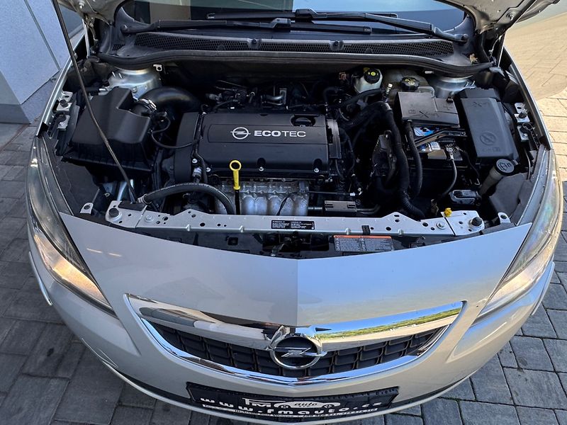 Opel Astra (2010) 1.6 16V Automat - fotka 35 z 36