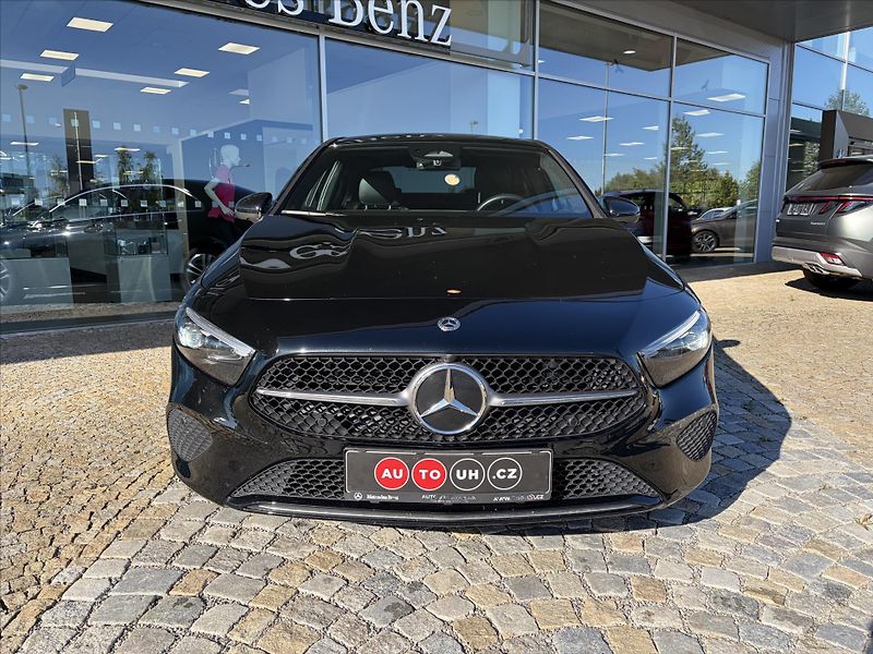 Mercedes-Benz Třídy A A 200 - fotka 3 z 30