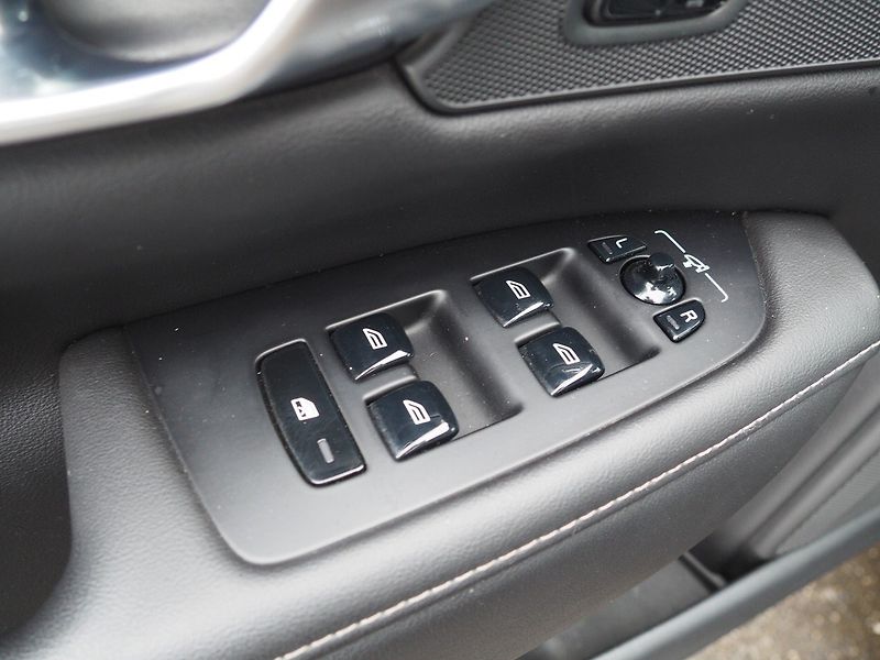 Volvo S90 (2021) B5, AWD, Inscription, 173 kW - fotka 19 z 37