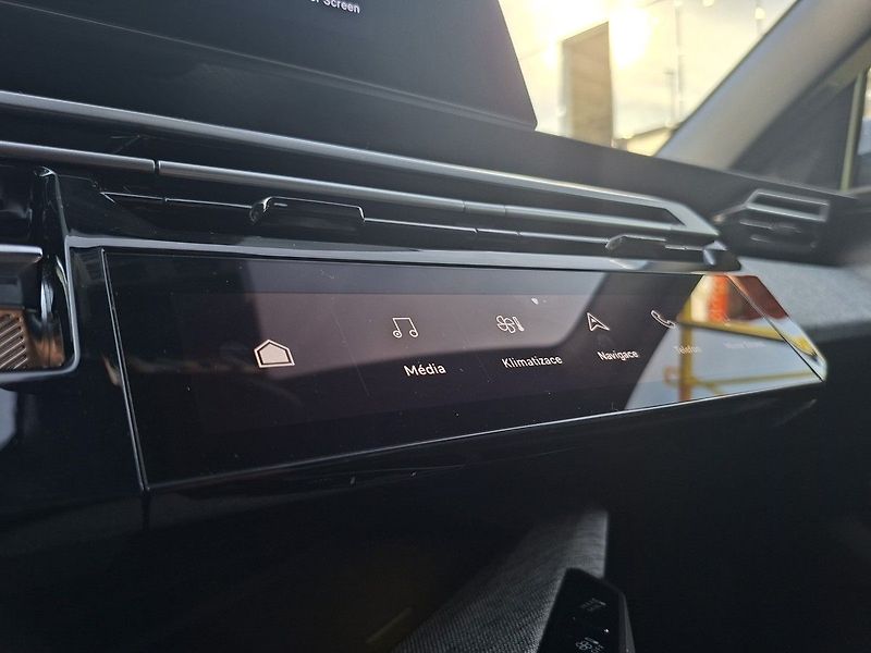 Peugeot 5008 ALLURE HYBRID e-DCS6 - fotka 23 z 27