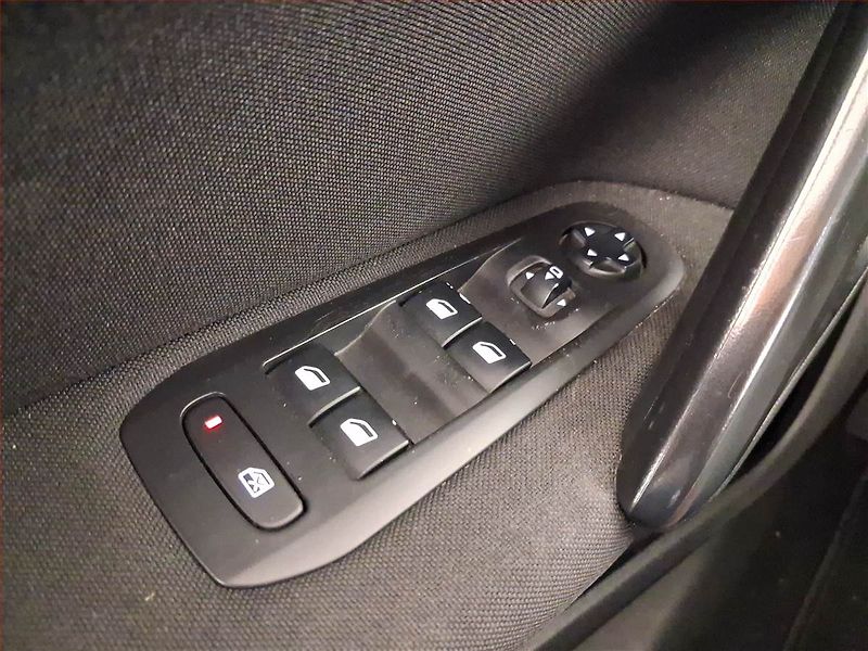 Peugeot 308 (2014) 1.6 e-HDi, Serv.kniha - fotka 18 z 20