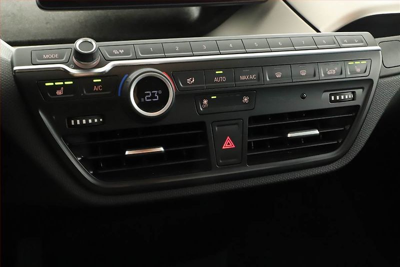 BMW i3 (2015) 60Ah BEV, SoH 82%, Automat - fotka 13 z 21