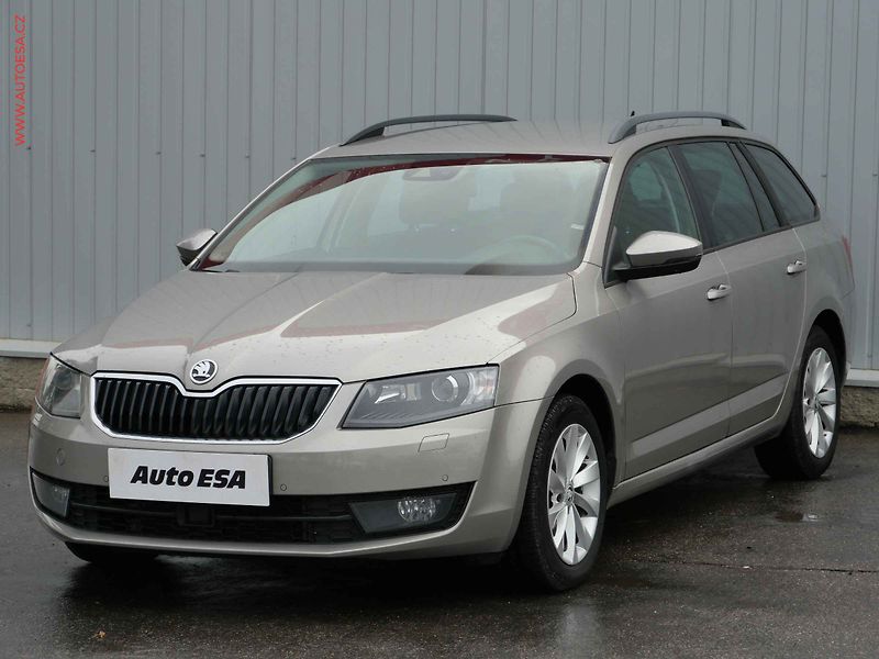 Škoda Octavia (2013) 2.0TDi, ČR, Ele, DSG, bixen - fotka 3 z 22