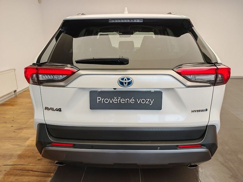 Toyota RAV4 Executiv, 4x4, Hybrid - fotka 5 z 43