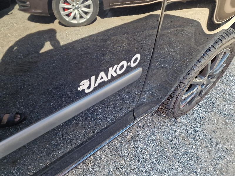 Volkswagen Caddy MAXI 1,6TDI 7MÍST JAKO-O - fotka 20 z 22