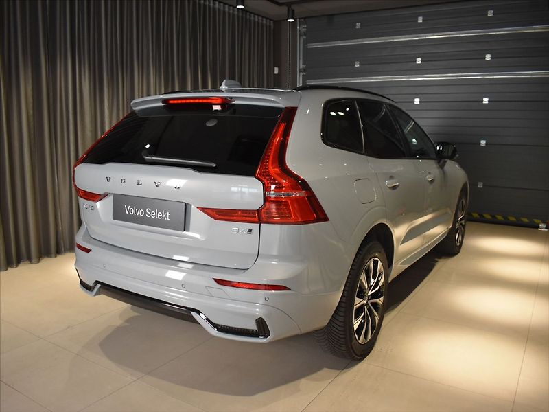Volvo XC60 2,0 B4 AWD Plus Blis,Bezklíč - fotka 4 z 23