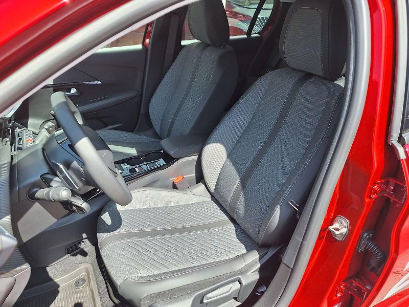 Peugeot 208 (2025) ALLURE Hybrid 110 e-DCS6 - fotka 12 z 19