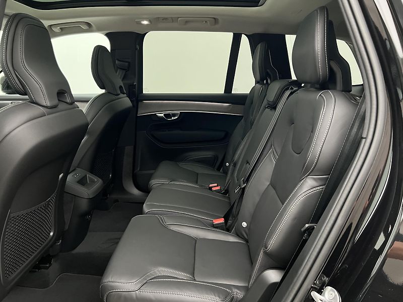 Volvo XC90 (2026) B5 AWD DARK PLUS - fotka 5 z 43