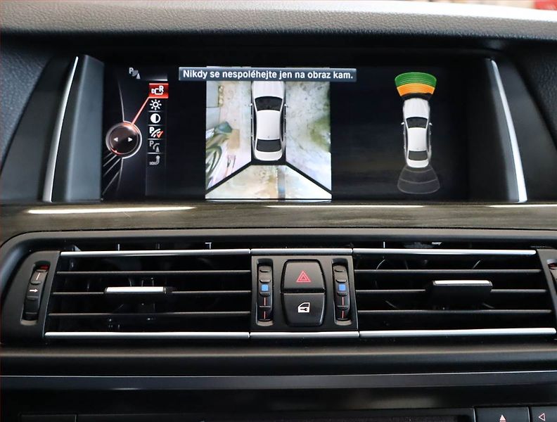 BMW Řada 5 (2015) Luxury Line 530d xDrive, 4X4 - fotka 22 z 32
