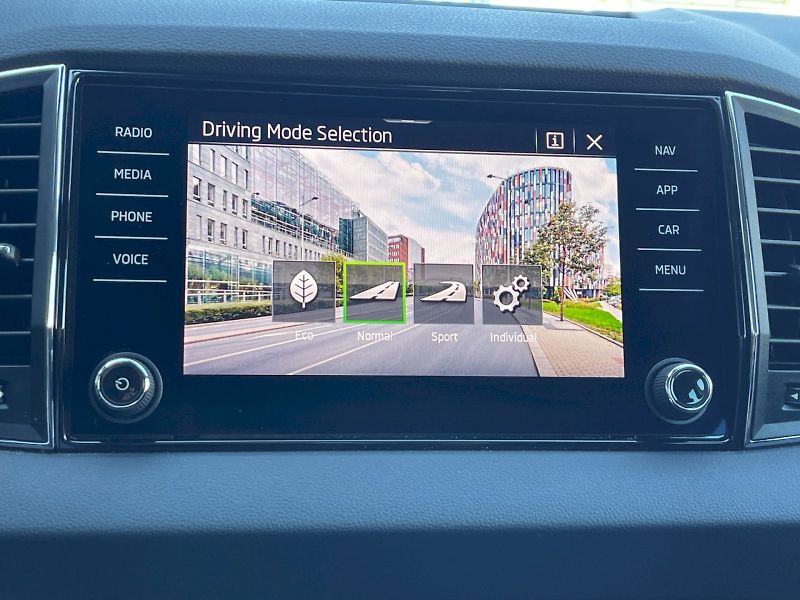 Škoda Karoq (2025) Top Selection 1.5 TSI 110kW DS - fotka 18 z 35