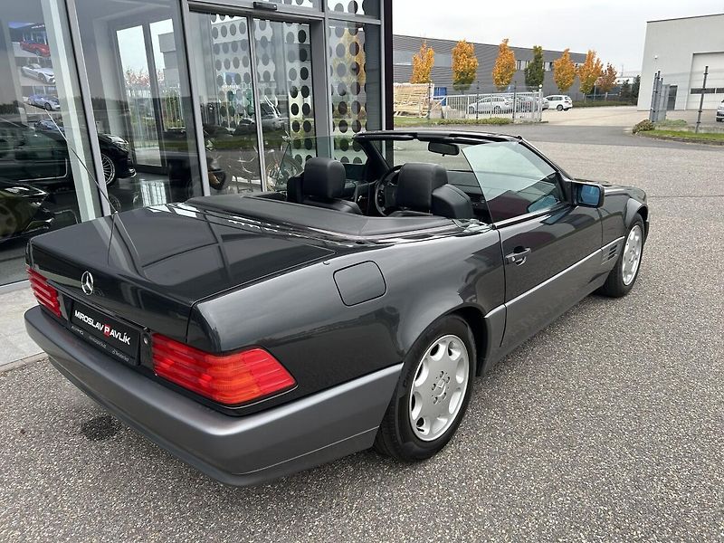Mercedes-Benz SL 500 - fotka 12 z 30