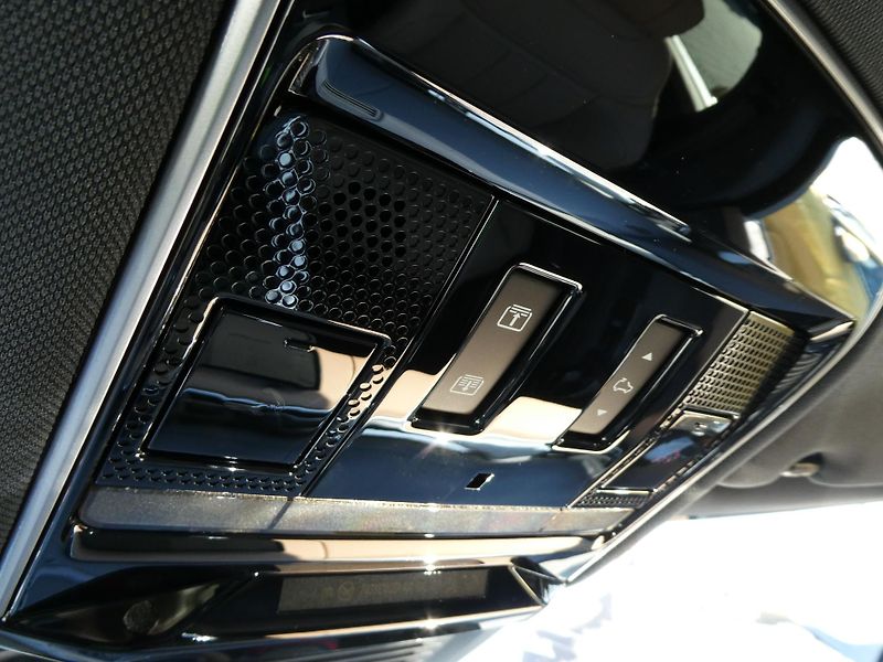 Land Rover Range Rover Sport 3,0 Dynamic SE D250  - fotka 30 z 37