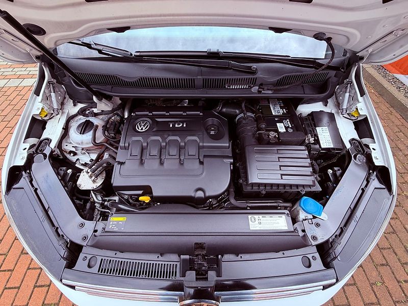 Volkswagen Touran 2.0 TDi Highline, ČR, 7 míst - fotka 26 z 27
