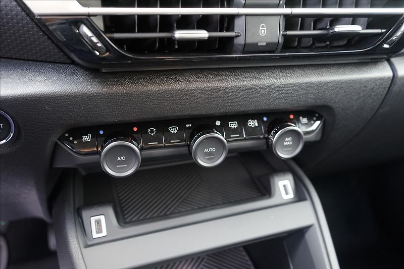 Citroën C4 (2026) 1,2 Hybrid 145k Automatic COLL - fotka 18 z 24