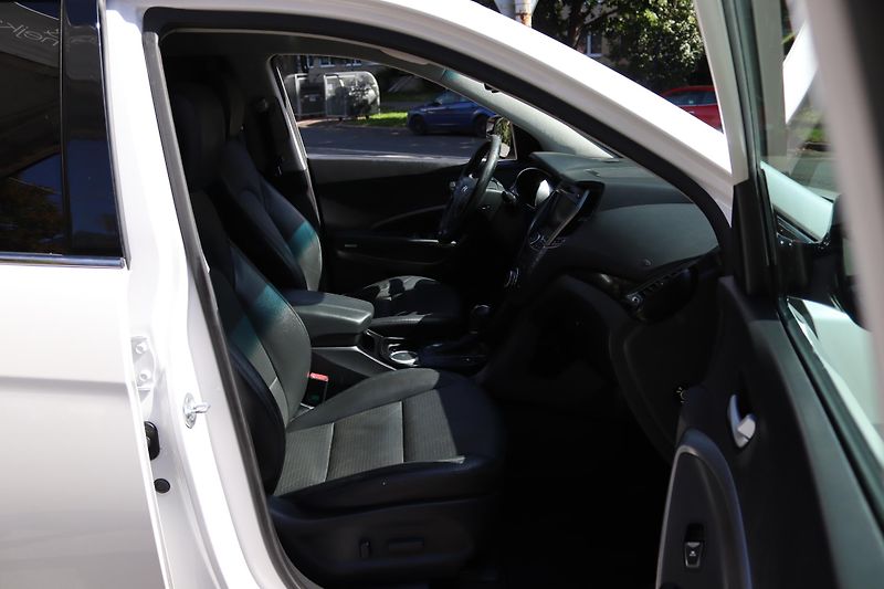 Hyundai Santa Fe Santa Fe 2.2 CRDi 4x4 ČR 1.MAJ - fotka 51 z 59