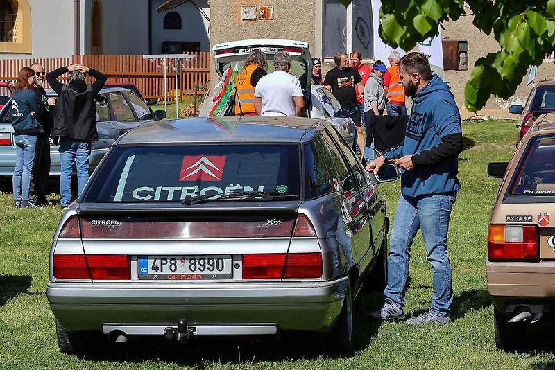 Jarní koulení - sraz automobilů a příznivců značky Citroën na zámku ve Svojšíně na Tachovsku.