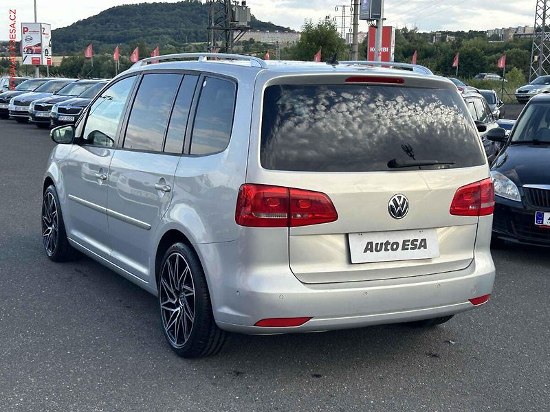 Volkswagen Touran (2011) 1.4TSI, DSG - fotka 6 z 16