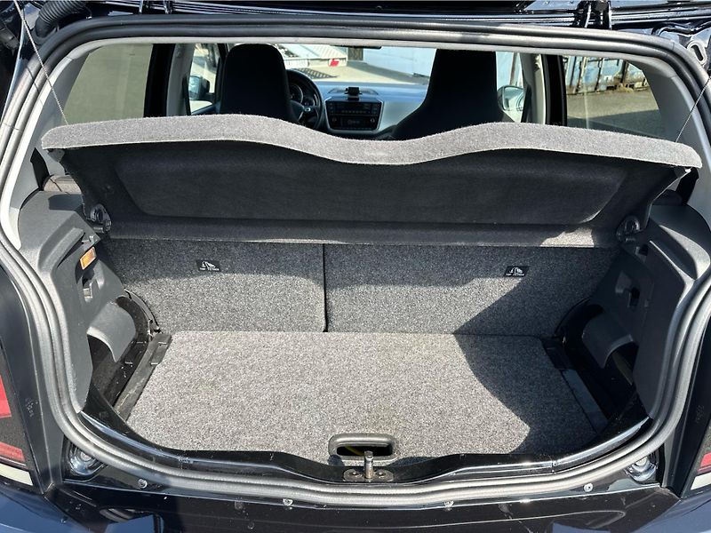 Volkswagen e-up! UNITED 61kW SoH: 93,2% - fotka 13 z 23