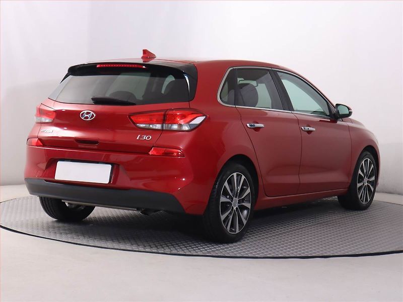 Hyundai i30 (2019) Style 1.4 T-GDI, Serv.kniha - fotka 5 z 21
