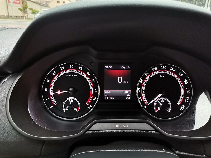 Škoda Octavia (2018) 2.0TDi 135ke RS Challenge DSG - fotka 12 z 32