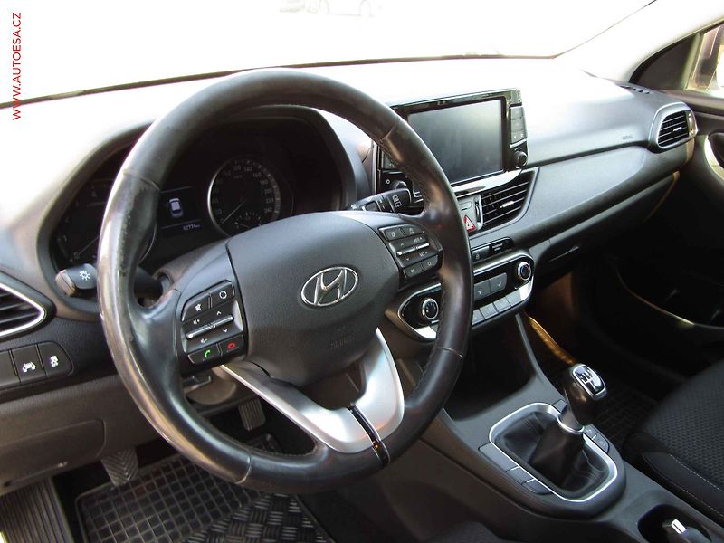 Hyundai i30 (2018) 1.4 T-GDi, 2.maj,ČR, AC - fotka 13 z 18