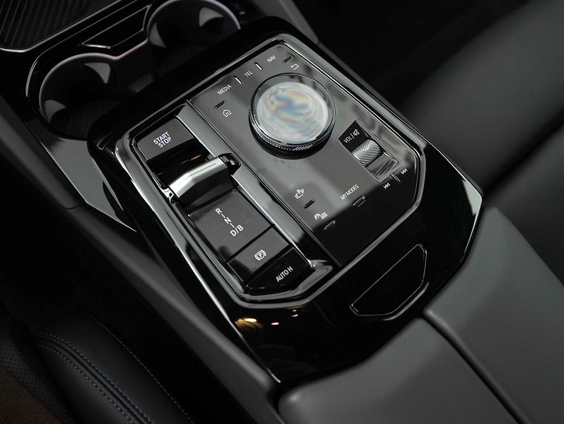 BMW i5 eDrive40 - fotka 15 z 22