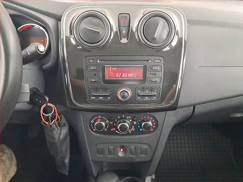 Dacia Sandero (2017) 1.0 SCe, ČR,1.maj - fotka 12 z 15