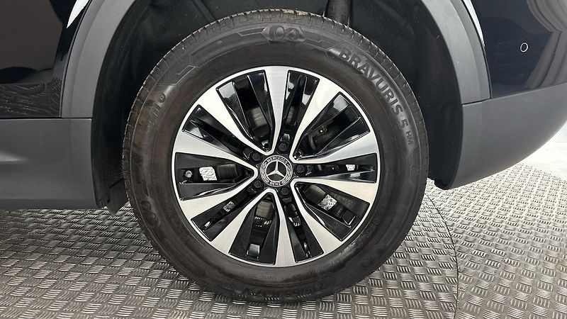 Mercedes-Benz GLB 200d AUT 4MATIC - fotka 19 z 25