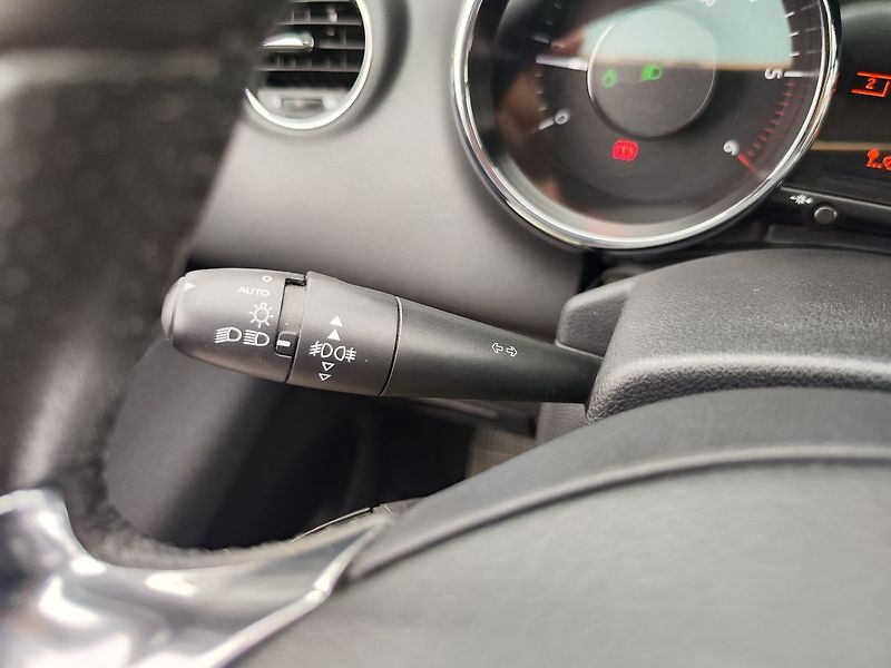 Peugeot 5008 2.0 HDI/110kW Allure - fotka 26 z 35