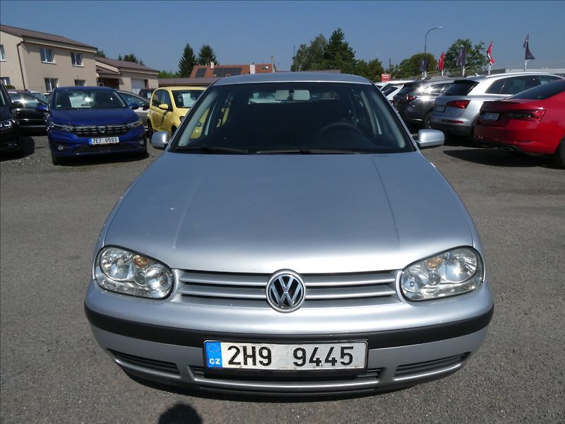 Volkswagen Golf 1,9 TDi 74kW EDITION - fotka 2 z 30