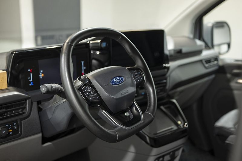 Ford Tourneo Custom 2.0 EcoBlue 125 kW 4x4 - fotka 14 z 53