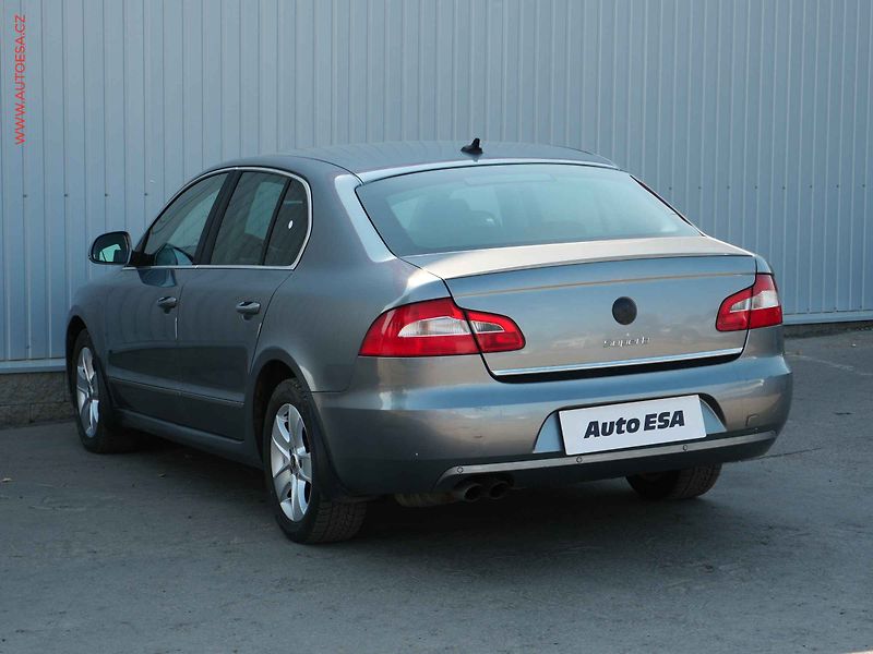 Škoda Superb (2011) 2.0TDi 4x4, ČR, DSG, navi - fotka 6 z 18