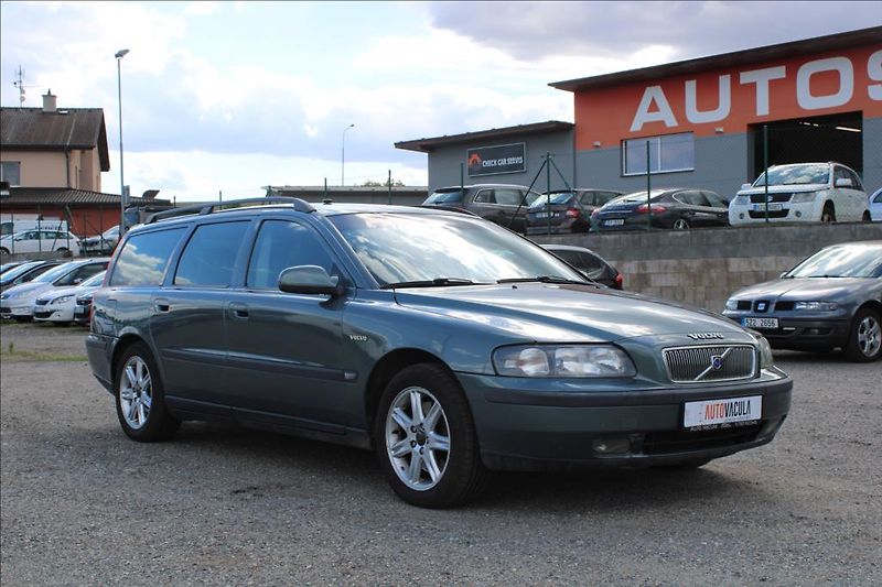 Volvo V70 2,4 D  D5, KLIMA, STK 8/2028 - fotka 3 z 26
