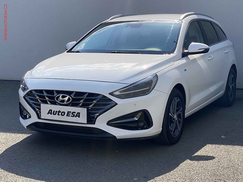 Hyundai i30 (2022) 1.5 T-GDi, Smart, kamera - fotka 3 z 17