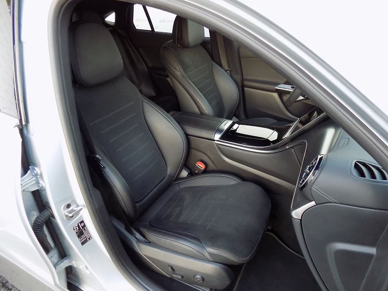Mercedes-Benz GLC (2024) 300e/AMG/4Matic/DPH/LED/ - fotka 18 z 50