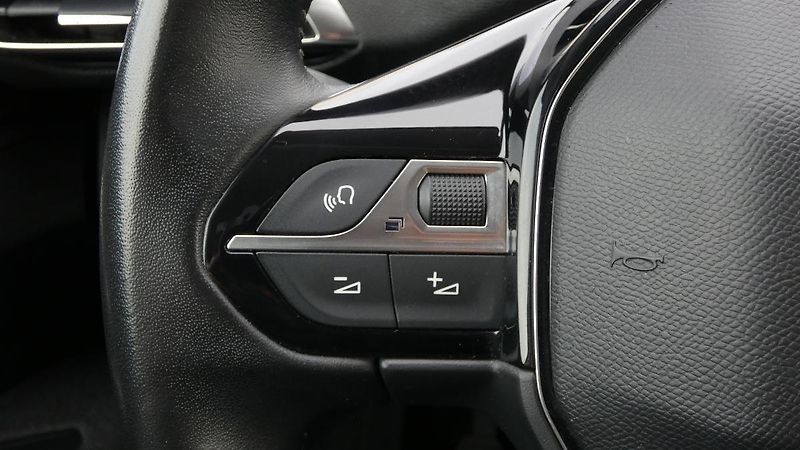 Peugeot 5008 1.2 PureTech Active 7 míst - fotka 11 z 24