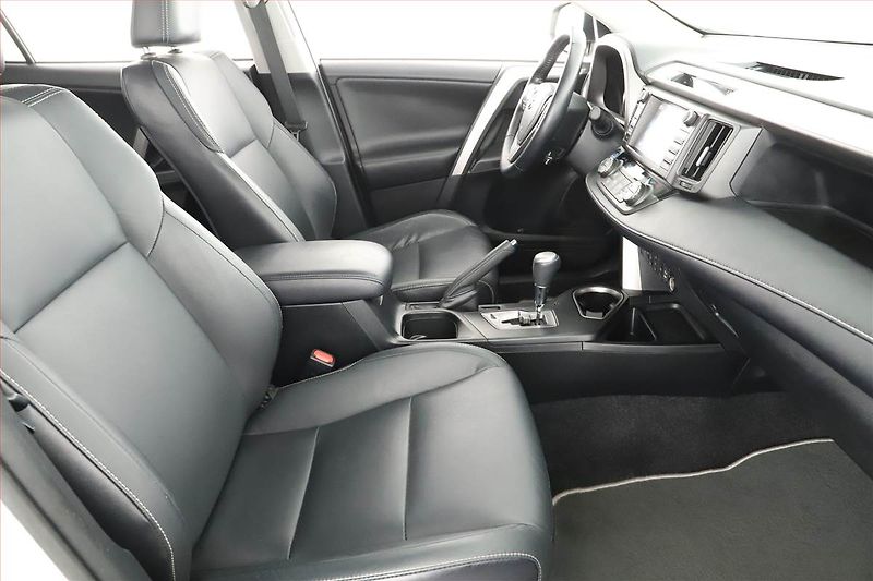 Toyota RAV4 (2017) 2.5 Hybrid - fotka 7 z 21