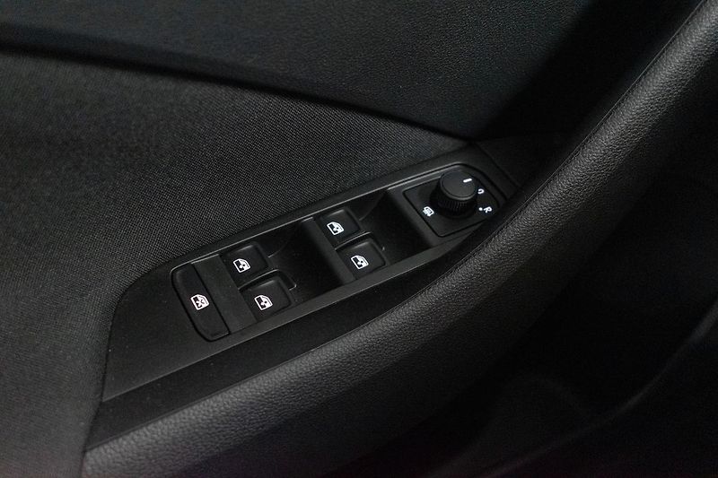 Škoda Kamiq 1.0 TSI BLACK DOTS*ZÁRUKA*DPH - fotka 14 z 36