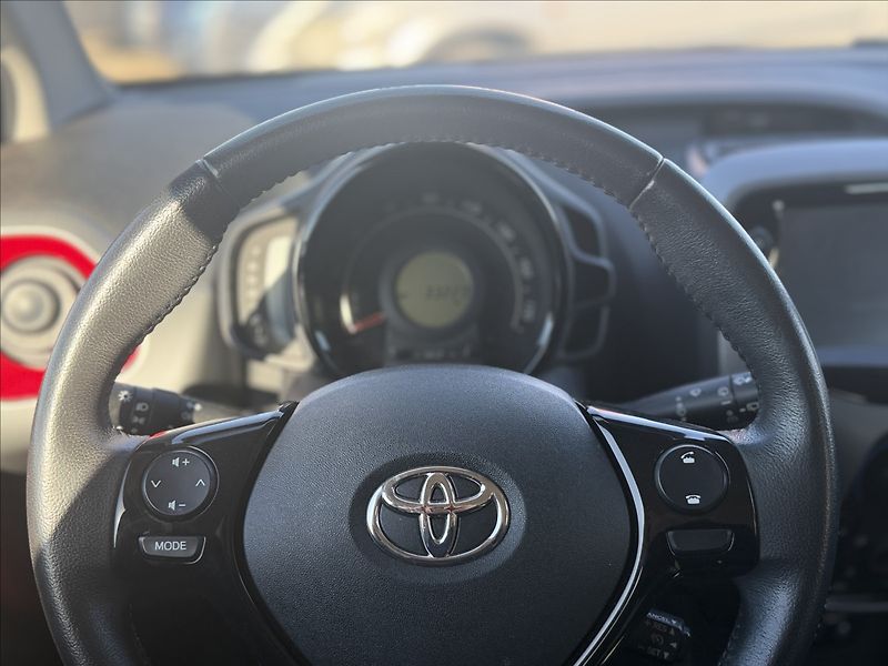 Toyota Aygo 1,0 i 53kW KLIMA 33.000Km - fotka 10 z 22