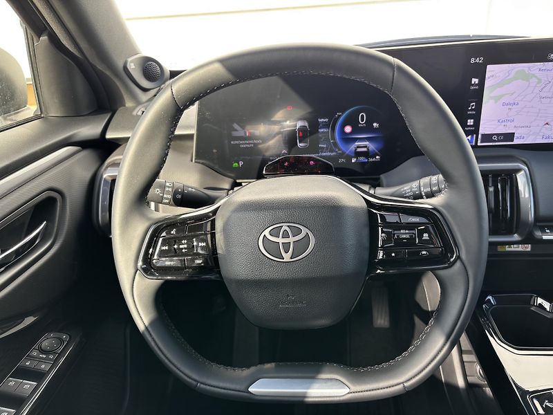 Toyota Urban Cruiser (2026) Executive 61kWh 4x2 - fotka 6 z 14