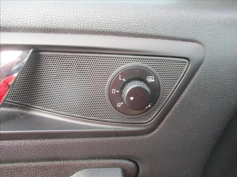 Škoda Yeti 1,2 TSI, klima, servis, tažné, - fotka 22 z 26