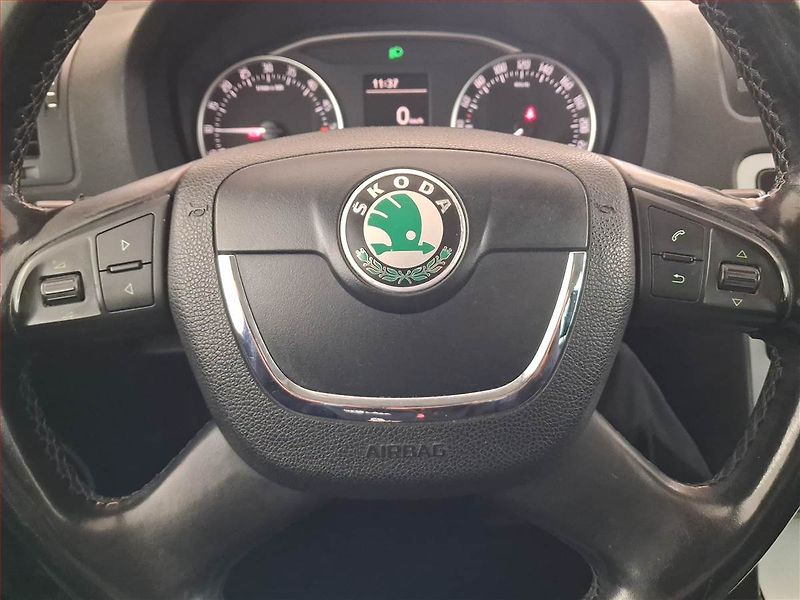 Škoda Octavia (2011) 2.0 TDI, jezdí dobře, Tempomat - fotka 15 z 19
