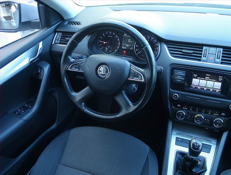 Škoda Octavia (2014) 1.6 TDI, Serv.kniha, Tempomat - fotka 7 z 17