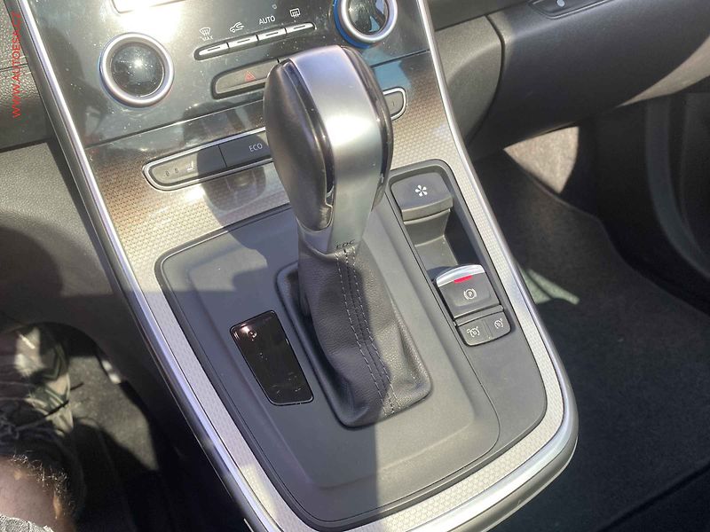 Renault Grand Scénic (2017) 1.6dCi, Initiale Paris, AT - fotka 15 z 19