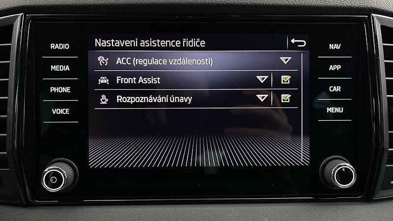 Škoda Karoq 1.5 TSI DSG Sportline - fotka 24 z 27